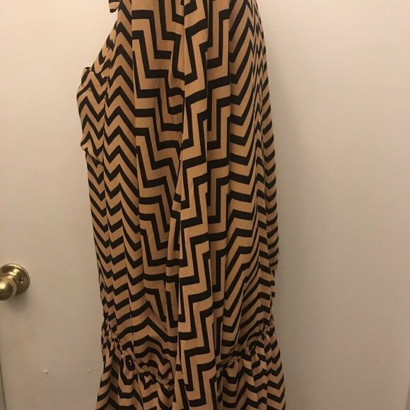 CECICO. Size large. Bust 44" Black and Tan. Chevron. Stripe Button Up Shirt B7 - Picture 5 of 8